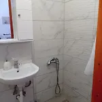 Apartament Kandilari