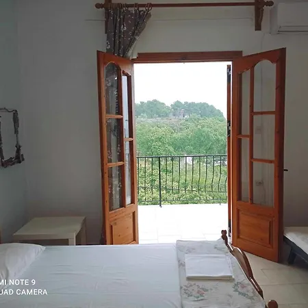 Kandilari Kókkinon Nerón